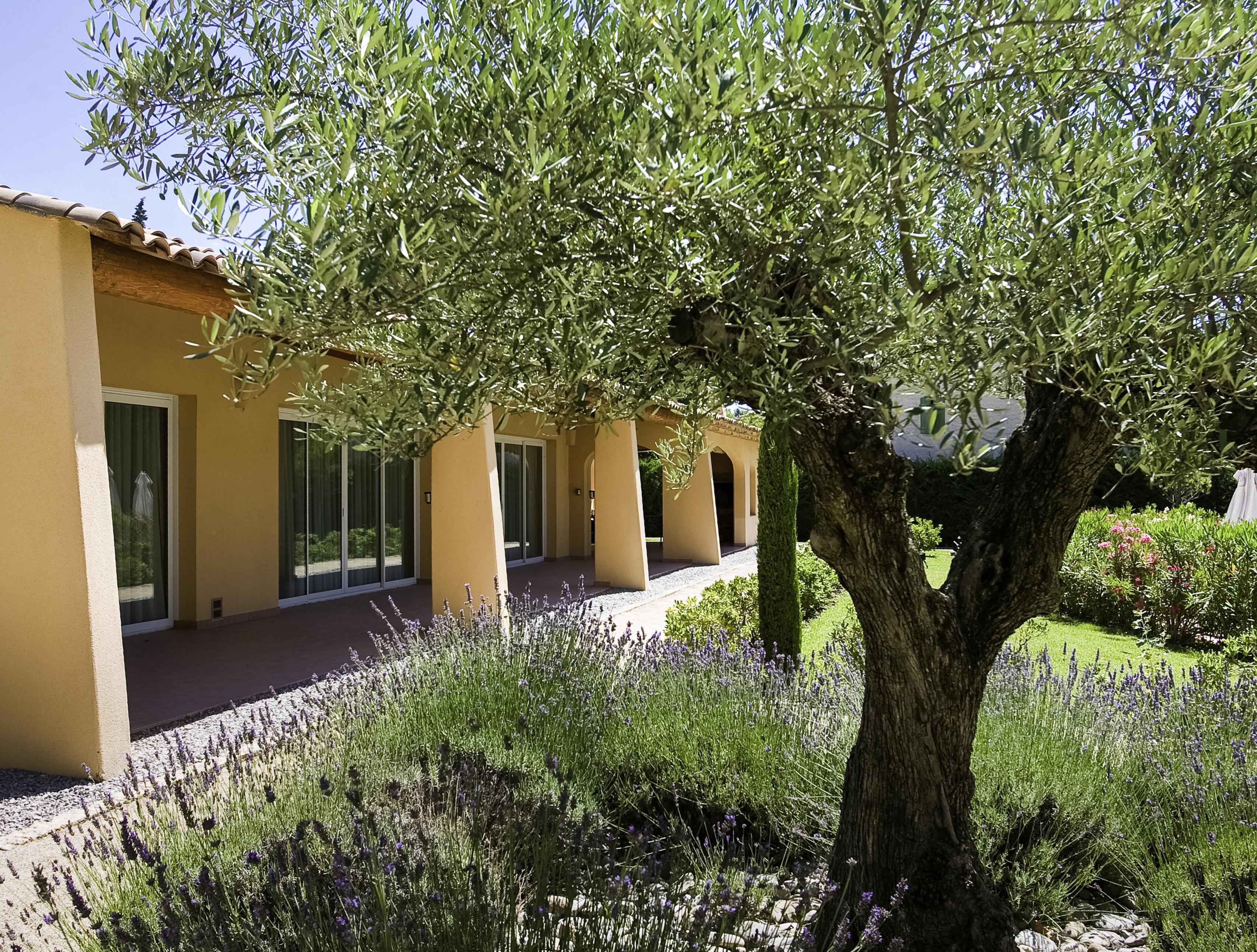 Novotel Aix-En-Provence Pont De L'Arc Exterior photo